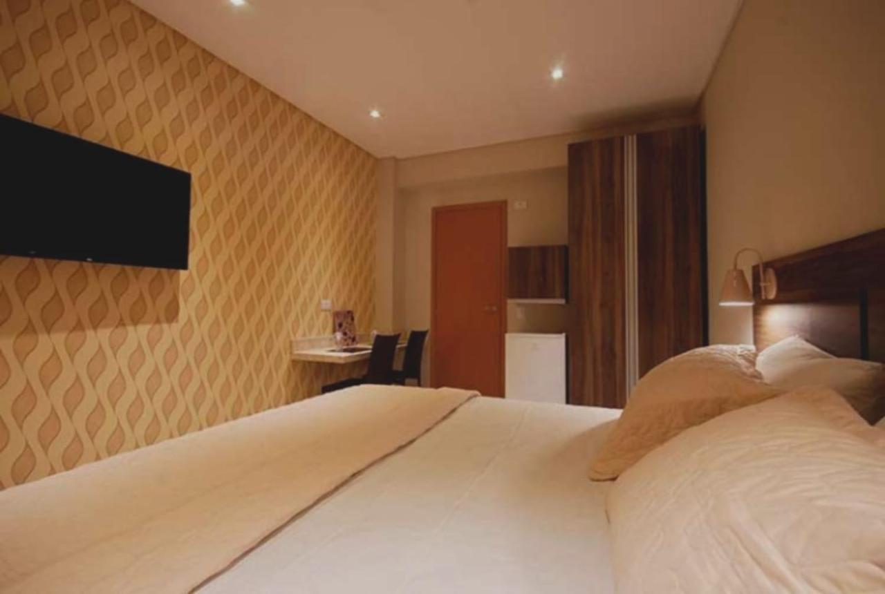 Guess Hotel & Motel グアルーリョス エクステリア 写真